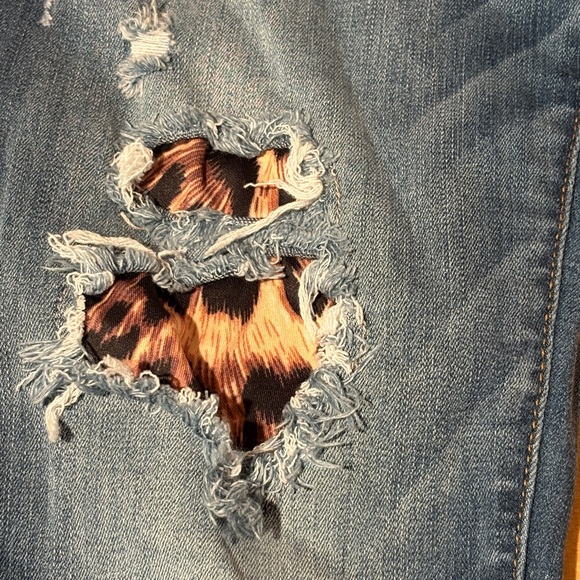 Women’s Judy Blue Distressed Skinny Jeans Leopard Patch Size 15/32 - Picture 4 of 11